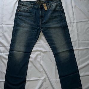 American Eagle Straight Leg Jeans 40Wx32L. Medium Vintage Wash color.